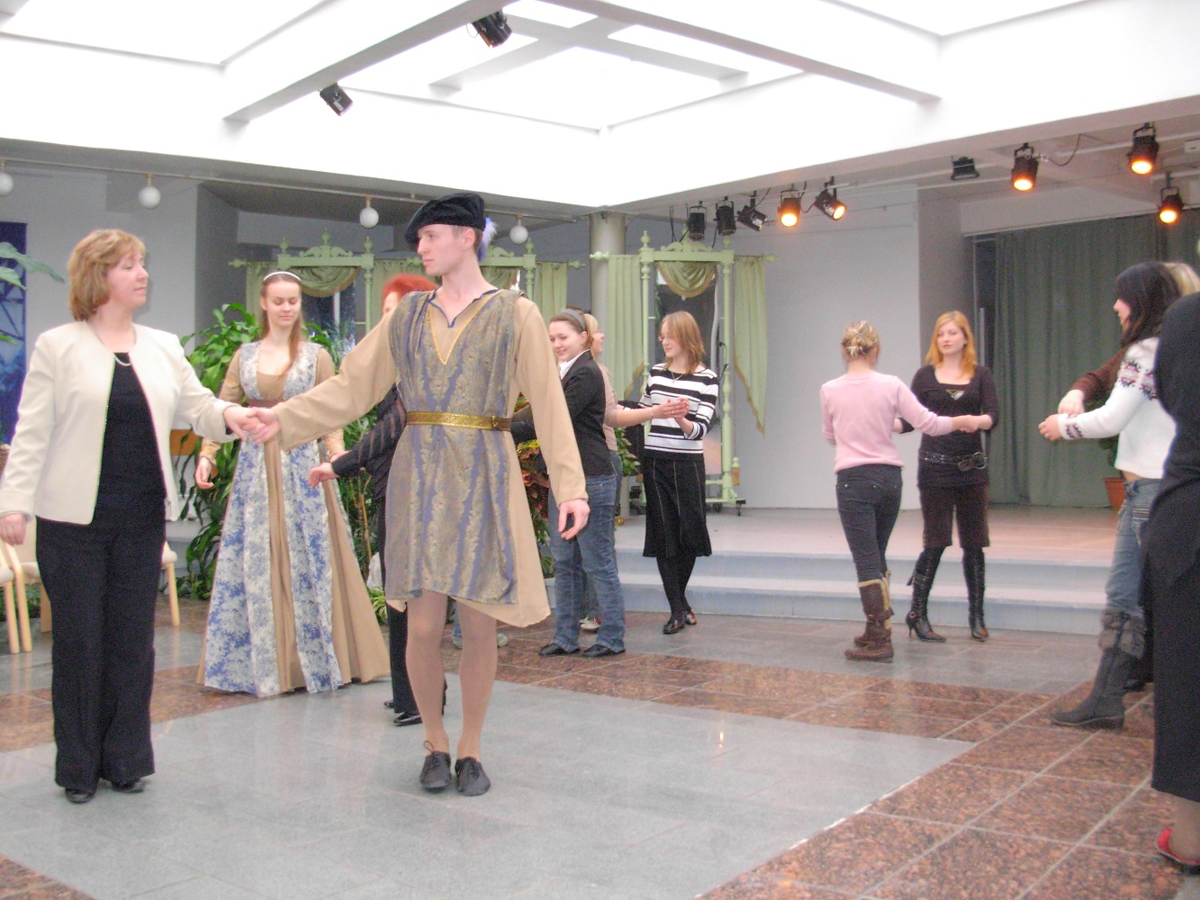 Kuidas tantsisid Revali elanikud - Tallinna Ülikooli koreograafia õppetooli õppejõududega. Veebruar 2011, Rahvusooperi Talveaed.
